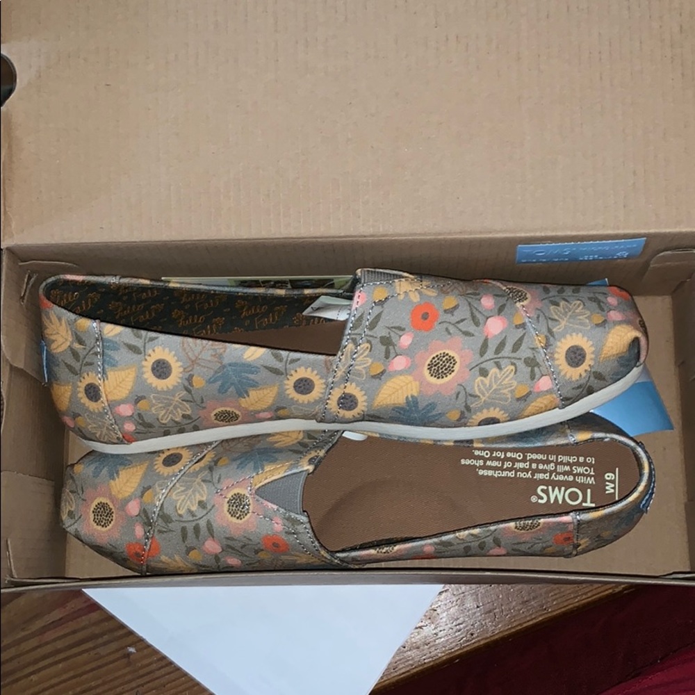 Ladies’ Toms
